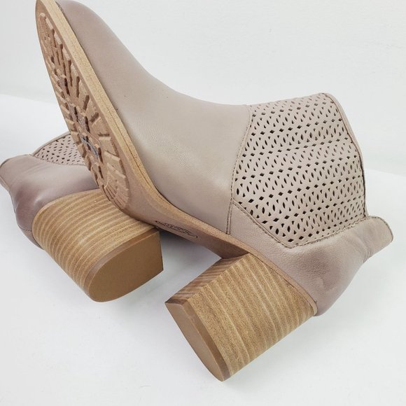 Sofft Perforated Nude Ombre Zipper Side CBUG18 Bootie Sz 10M - Picture 11 of 12